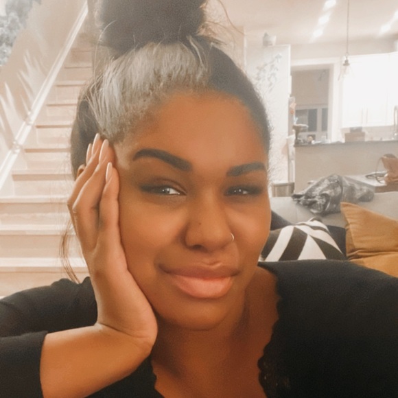 Meet your Posher, Now That’s Luxe (aka McKinley) ✨ - Picture 2 of 2